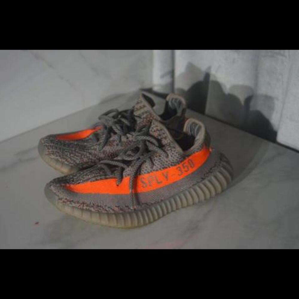Yeezy - Picture 2 of 10